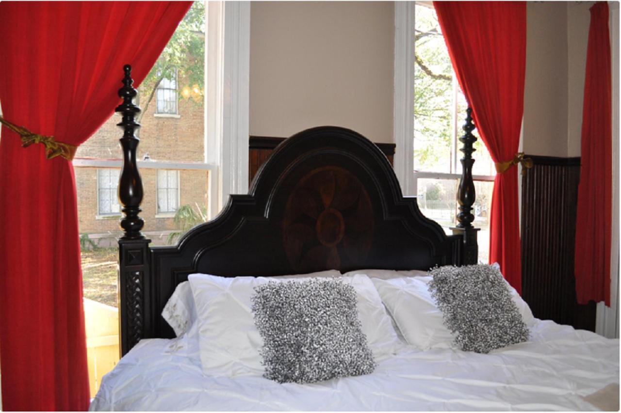 The Mardi Gras House Bed & Breakfast Mobile Dış mekan fotoğraf